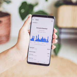 Lee más sobre el artículo ¿Sigue mereciendo la pena el marketing de influencers? Estrategias para 2025